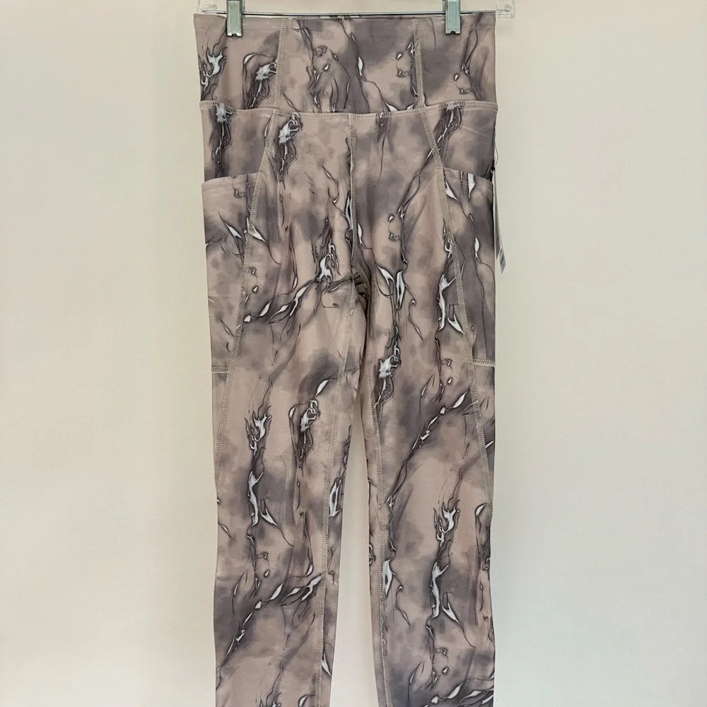 NWT Nine West Beige and White Activewear Leggings - Picture 1 of 4